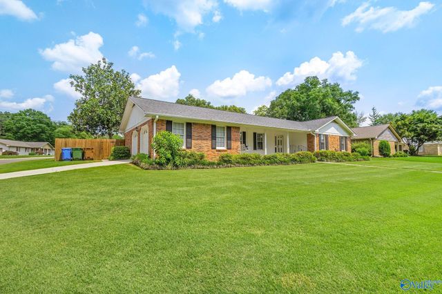 708 Apache Street NW, Hartselle, AL 35640