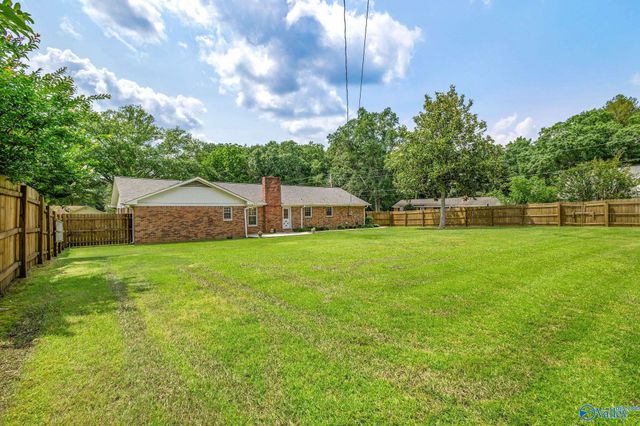 708 Apache Street NW, Hartselle, AL 35640