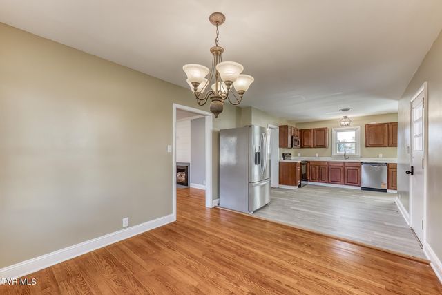 1140 Foxcroft Road, Bristol, VA 24201