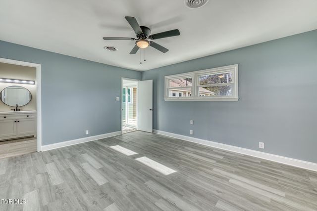 1140 Foxcroft Road, Bristol, VA 24201