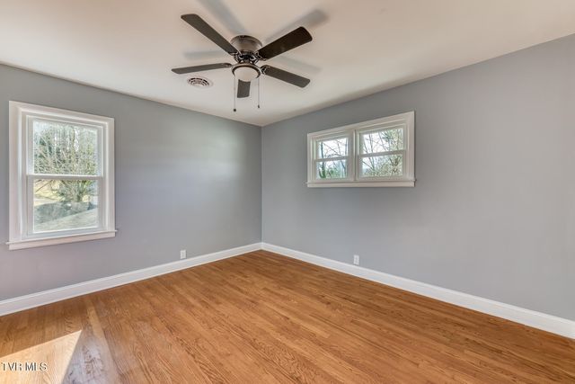 1140 Foxcroft Road, Bristol, VA 24201