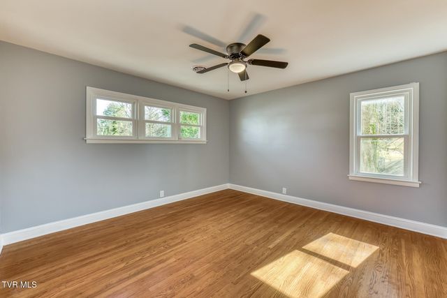 1140 Foxcroft Road, Bristol, VA 24201