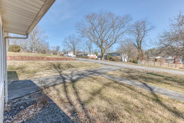 1140 Foxcroft Road, Bristol, VA 24201