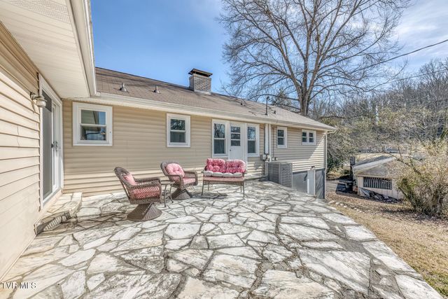 1140 Foxcroft Road, Bristol, VA 24201