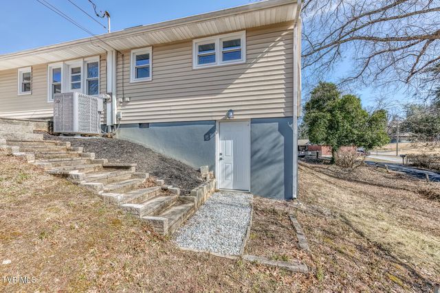 1140 Foxcroft Road, Bristol, VA 24201