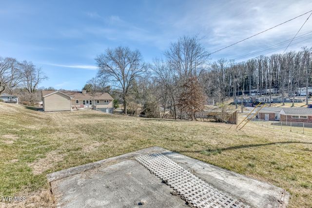 1140 Foxcroft Road, Bristol, VA 24201