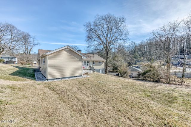 1140 Foxcroft Road, Bristol, VA 24201