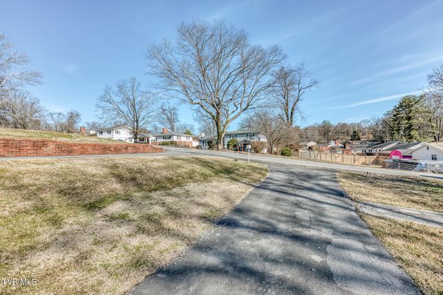 1140 Foxcroft Road, Bristol, VA 24201