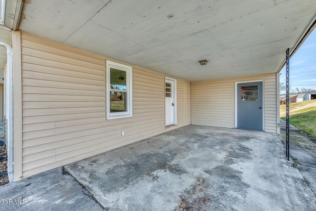 1140 Foxcroft Road, Bristol, VA 24201