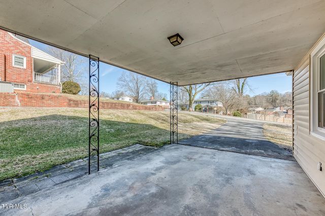 1140 Foxcroft Road, Bristol, VA 24201