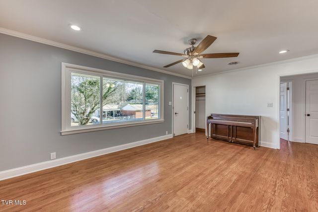 1140 Foxcroft Road, Bristol, VA 24201