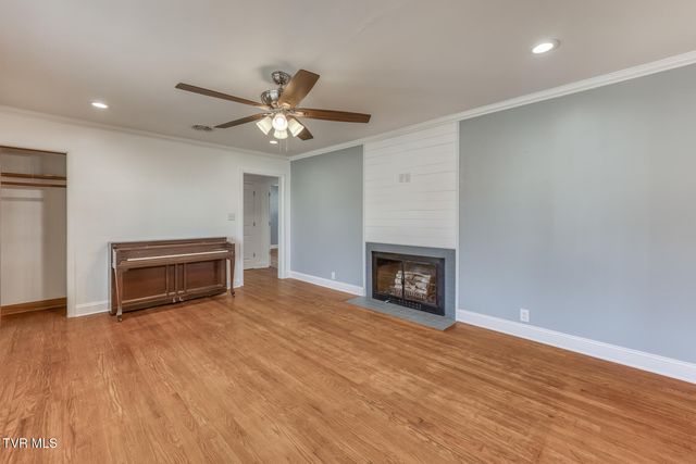 1140 Foxcroft Road, Bristol, VA 24201