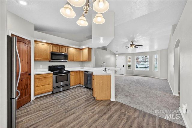 5523 Ormsby Ave, Caldwell, ID 83607