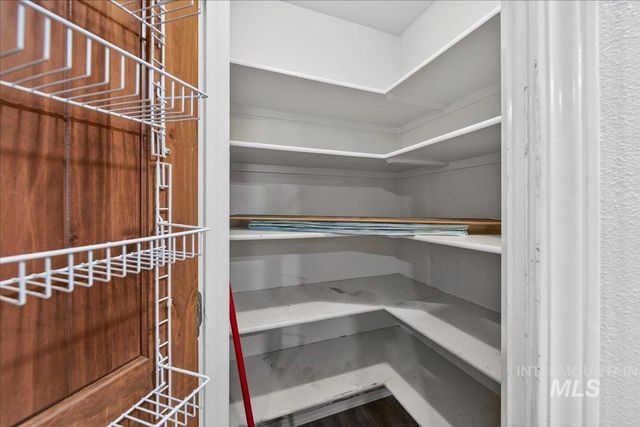 5523 Ormsby Ave, Caldwell, ID 83607