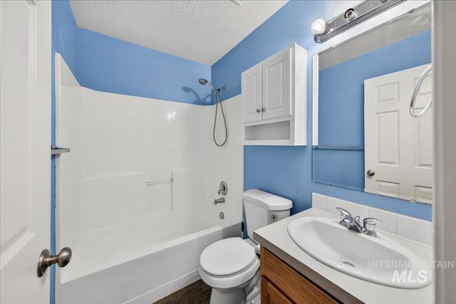 5523 Ormsby Ave, Caldwell, ID 83607