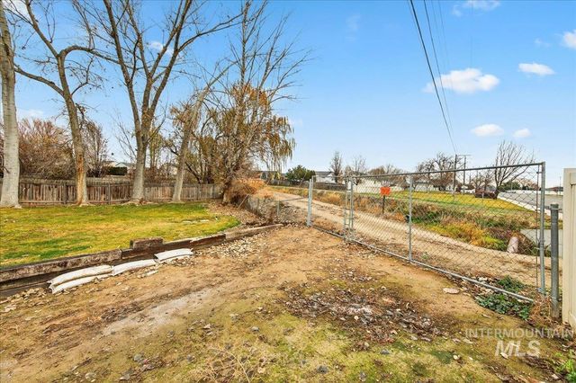 5523 Ormsby Ave, Caldwell, ID 83607