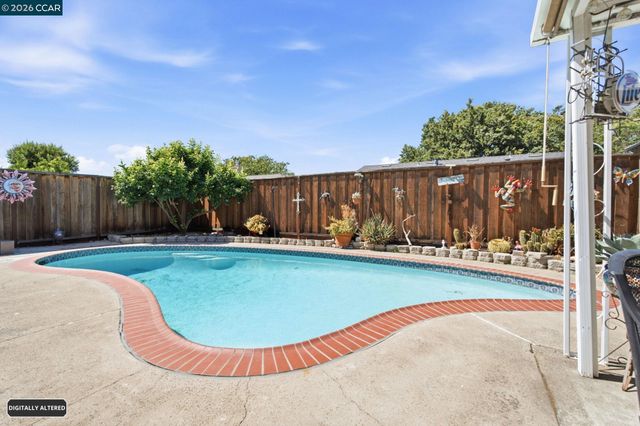 838 Cherokee Dr, Livermore, CA 94551