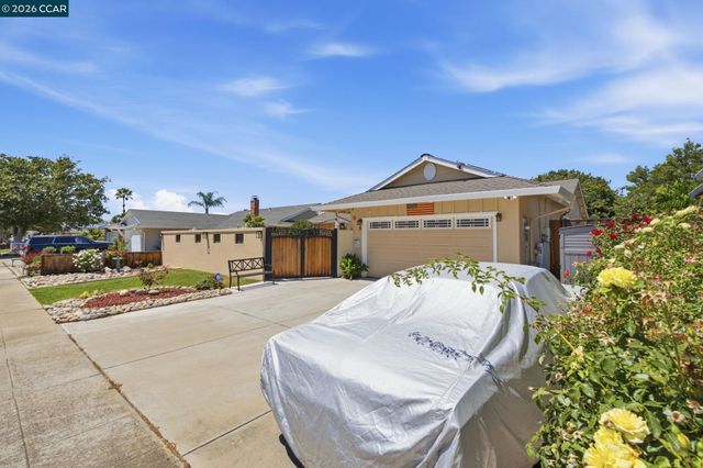 838 Cherokee Dr, Livermore, CA 94551
