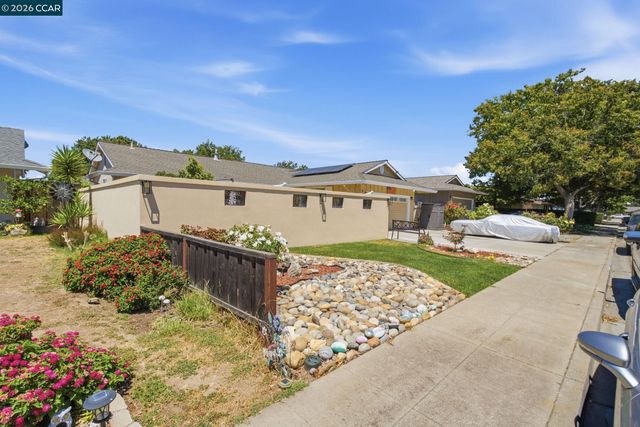 838 Cherokee Dr, Livermore, CA 94551