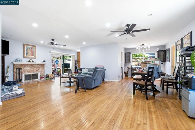 838 Cherokee Dr, Livermore, CA 94551