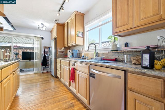 838 Cherokee Dr, Livermore, CA 94551