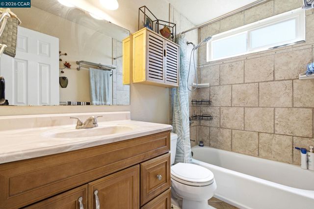 838 Cherokee Dr, Livermore, CA 94551