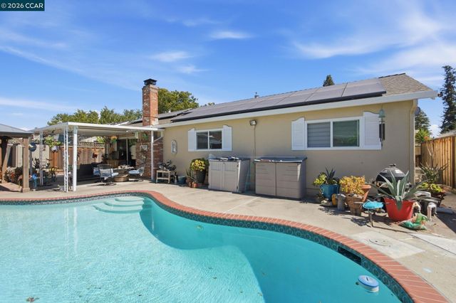 838 Cherokee Dr, Livermore, CA 94551