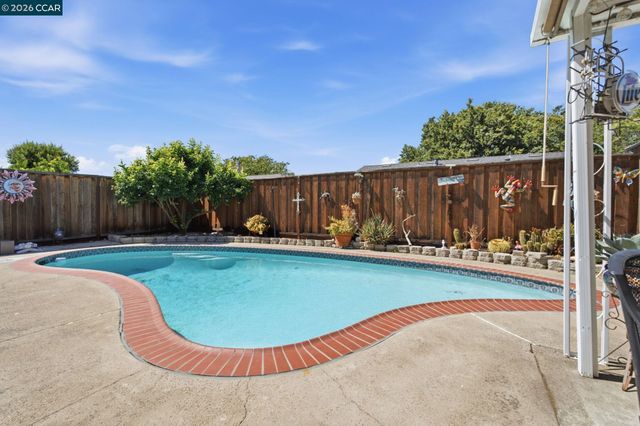 838 Cherokee Dr, Livermore, CA 94551
