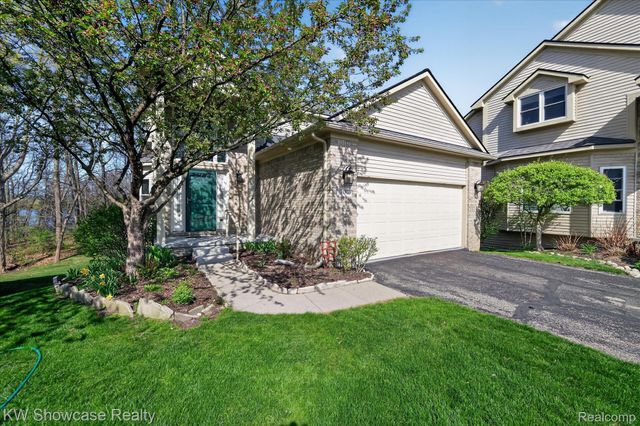 707 Pointe Court, Milford Village, MI 48381
