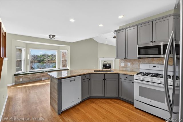 707 Pointe Court, Milford Village, MI 48381