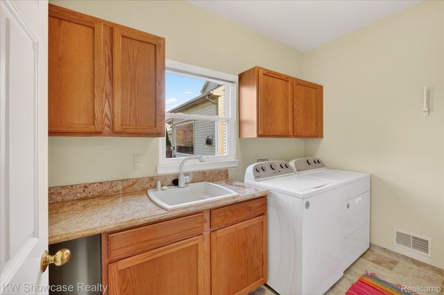 707 Pointe Court, Milford Village, MI 48381