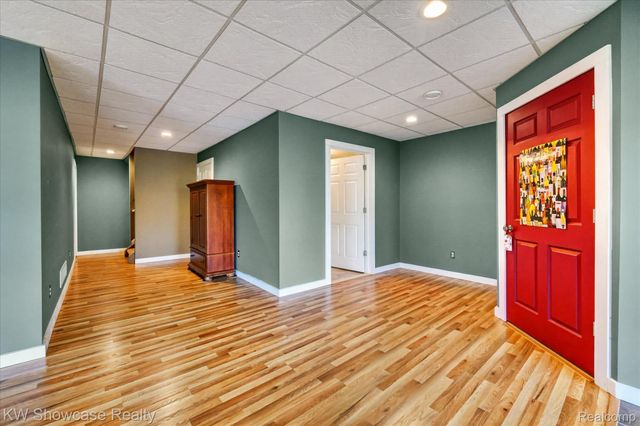 707 Pointe Court, Milford Village, MI 48381