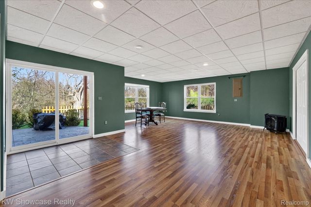707 Pointe Court, Milford Village, MI 48381