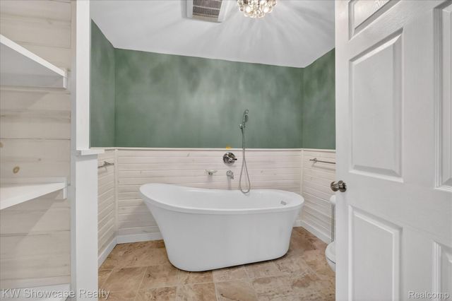 707 Pointe Court, Milford Village, MI 48381