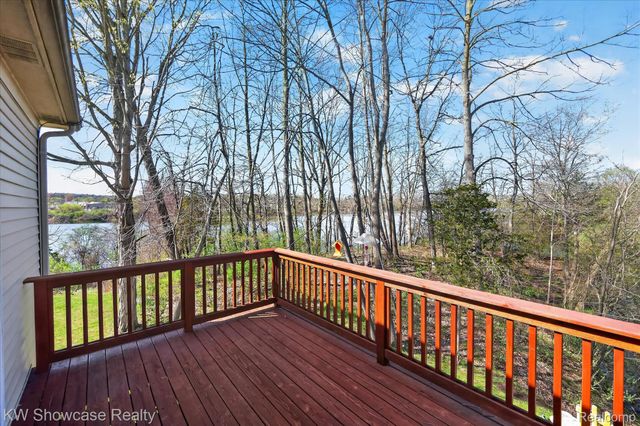 707 Pointe Court, Milford Village, MI 48381