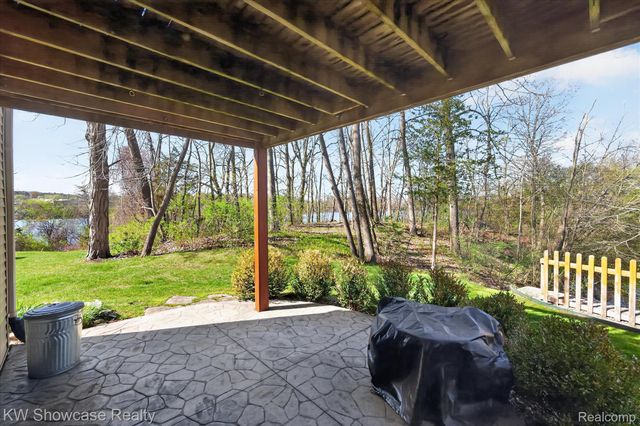 707 Pointe Court, Milford Village, MI 48381