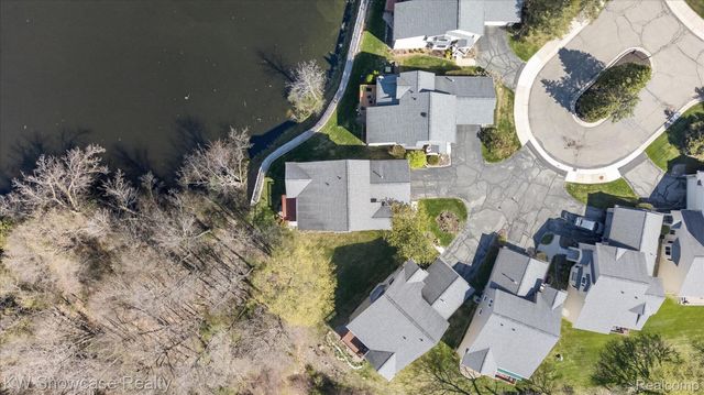 707 Pointe Court, Milford Village, MI 48381