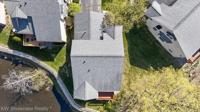 707 Pointe Court, Milford Village, MI 48381