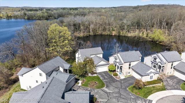 707 Pointe Court, Milford Village, MI 48381