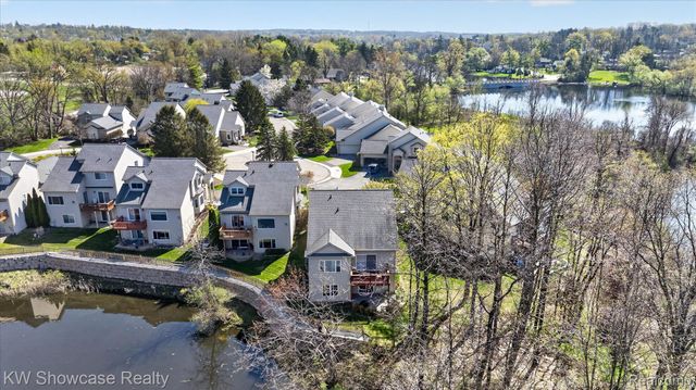 707 Pointe Court, Milford Village, MI 48381