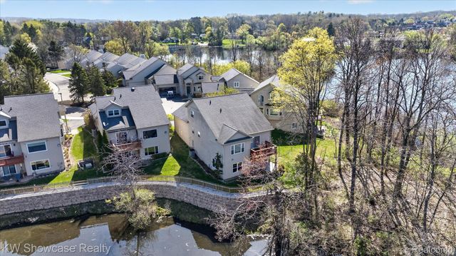 707 Pointe Court, Milford Village, MI 48381