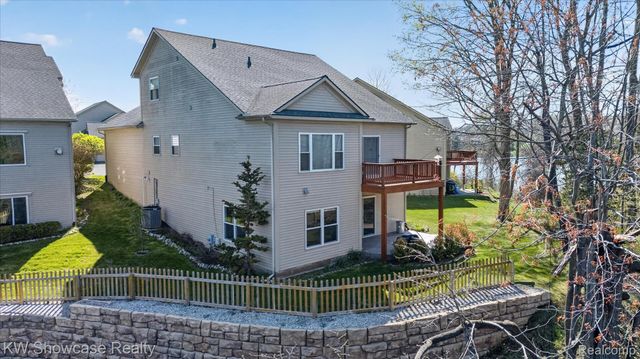 707 Pointe Court, Milford Village, MI 48381