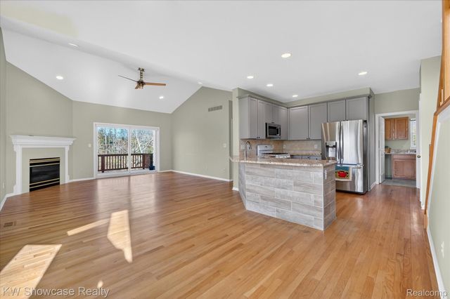 707 Pointe Court, Milford Village, MI 48381