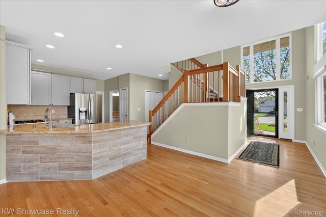 707 Pointe Court, Milford Village, MI 48381