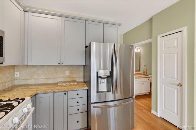 707 Pointe Court, Milford Village, MI 48381