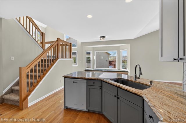 707 Pointe Court, Milford Village, MI 48381