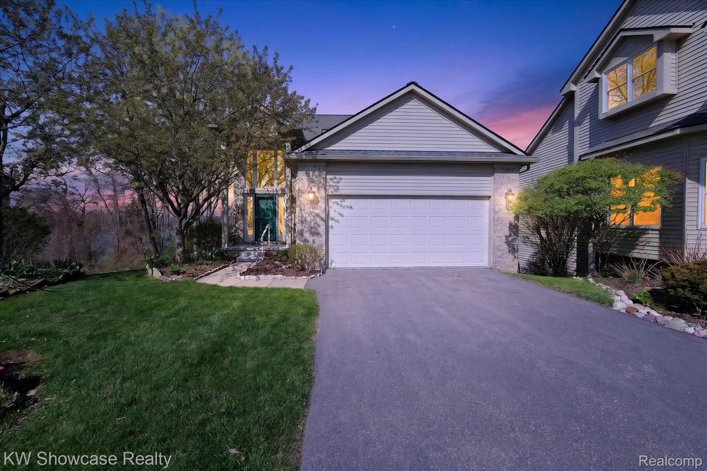 707 Pointe Court, Milford Village, MI 48381