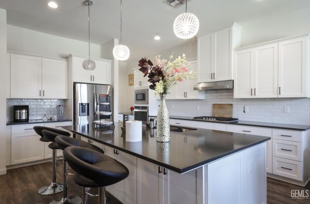 16002 Canterbury Court, Bakersfield, CA 93314