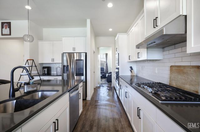 16002 Canterbury Court, Bakersfield, CA 93314