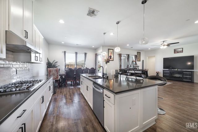 16002 Canterbury Court, Bakersfield, CA 93314